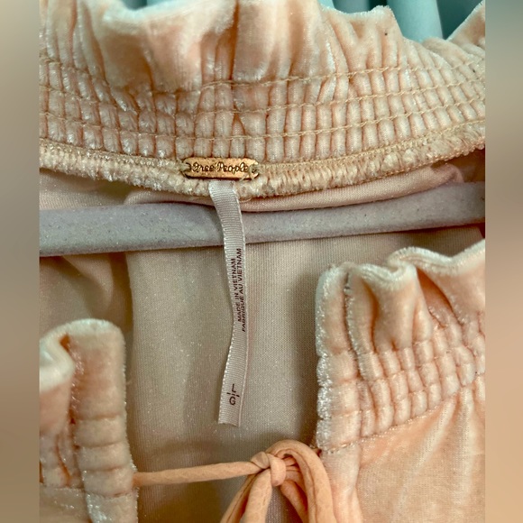 Velvet peach Colored puff sleeve , front tie swing blouse - Picture 3 of 3